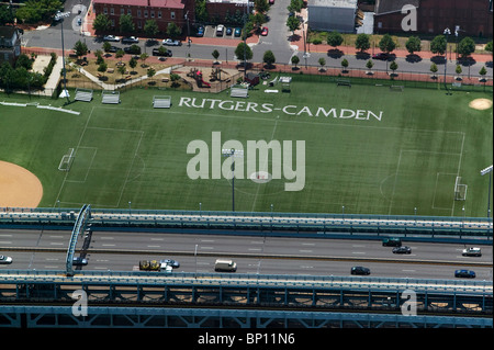 Vue aérienne au-dessus du terrain de soccer de l'université Rutgers du New Jersey de Camden Banque D'Images