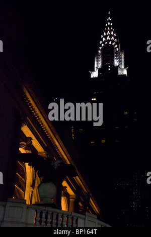 New York Central station et le Chrysler building dans la nuit Banque D'Images