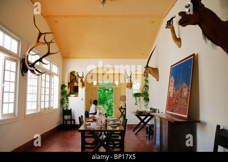 Détail d'Ernest Hemingway's dining room à la Finca Vigia à San Francisco de Paula, à Cuba. Banque D'Images