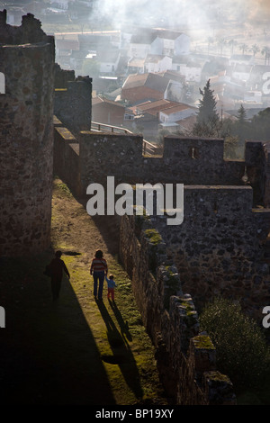 Vue partielle sur le château de Medellin, Badajoz, dans le sud de l'Espagne, Europe Banque D'Images