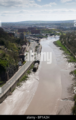 Vue de l'Avon Gorge du pont suspendu de Clifton à Bristol vers l'aval. Banque D'Images