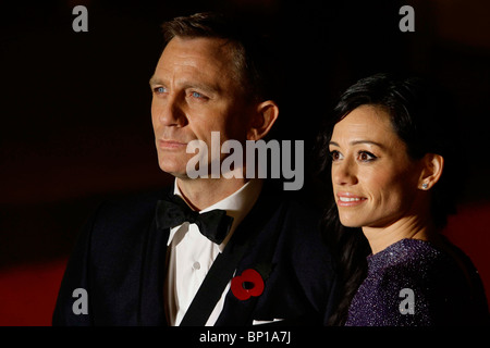 L'acteur britannique Daniel Craig et Satsuki Mitchell arriver lors de la première mondiale de 'Quantum of Solace' photo par James Boardman. Banque D'Images