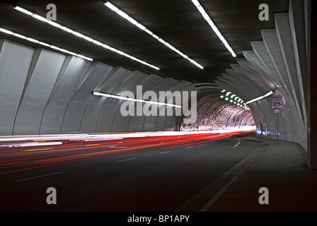 Une vue nocturne de la 2e rue Tunnel dans Los Angeles, Californie, USA Banque D'Images