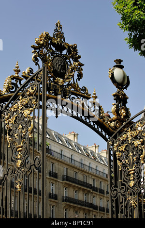 France, Paris, Parc Monceau, porte d'entrée Banque D'Images