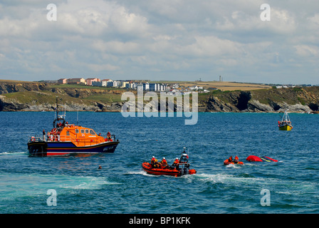 L'équipage de sauvetage de la RNLI (sauvetage en mer) à Newquay Cornwall Banque D'Images