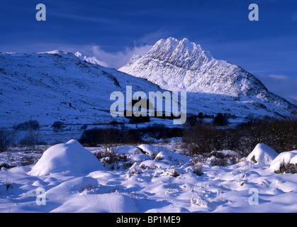 Tryfan dans snow Ogwen Valley Comté de Conwy Snowdonia North Wales UK Banque D'Images