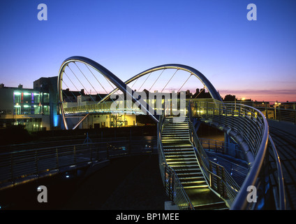 La Passerelle La passerelle la nuit celtique Holyhead Anglesey au nord du Pays de Galles UK Banque D'Images