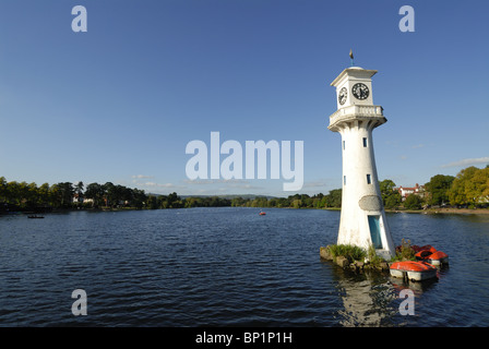 La Scott Memorial lighthouse à Roath Park Lake, Cardiff Banque D'Images