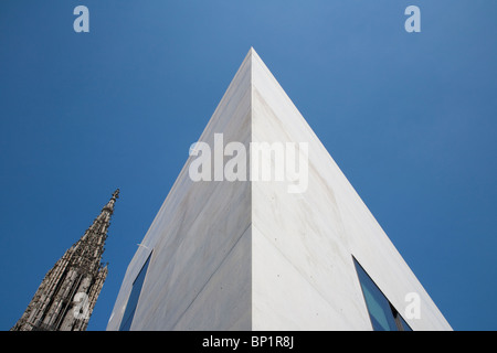 Cathédrale d'ULM, KAUFHAUS BÂTIMENT MUNSTERTOR, Neue Mitte, ULM, Bade-Wurtemberg, Allemagne Banque D'Images