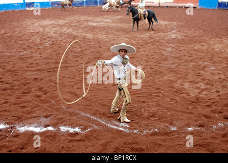 Charreria, le sport national du Mexique, à Texcoco, sur la périphérie de la ville de Mexico, le 28 octobre 2007. Banque D'Images