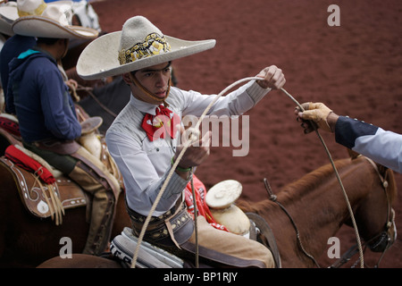 Charreria, le sport national du Mexique, à Texcoco, sur la périphérie de la ville de Mexico, le 28 octobre 2007. Banque D'Images