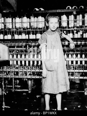 Enfant en filature de coton dans le Vermont, vers 1910 Banque D'Images