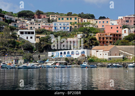 Port de Ustica, Ustica, Sizilia, Italie Banque D'Images