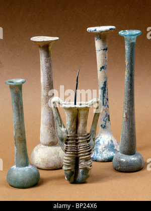 681. Les CONTENANTS DE VERRE POUR LES COSMÉTIQUES, PÉRIODE ROMAINE Banque D'Images