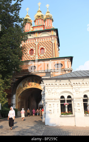 Au-dessus de l'Église la passerelle dans la sainte Trinity-St. Sergius Lavra, Serguiev Posad, district de Moscou, Russie Banque D'Images