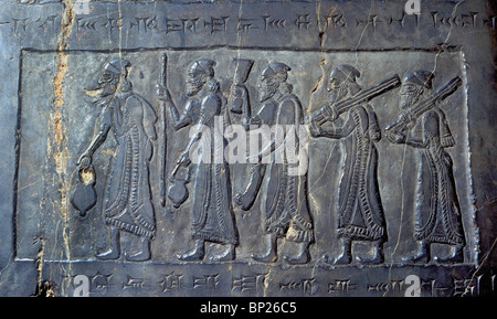 Panneau de l'Obélisque NOIR DU ROI SALMANASAR III. De NIMRUD C. 825 B.C. PIC : PORTEURS ISRAÉLITE PORTANT HOMMAGE À LA Banque D'Images