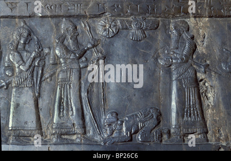 Panneau de l'Obélisque NOIR DU ROI SALMANASAR III. De NIMRUD C. 825 B.C. PIC : SUA LA GILZANITE PORTANT HOMMAGE À LA Banque D'Images
