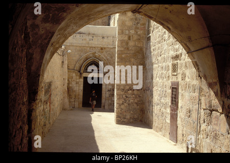 1174. VIA DOLOROSA, le IX. Gare où Jésus tombe pour la troisième fois. Il EST SITUÉ À CÔTÉ DE L'ENTRÉE DE L'Église copte Banque D'Images