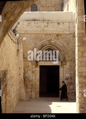 1174. VIA DOLOROSA, le IX. Gare où Jésus tombe pour la troisième fois. Il EST SITUÉ À CÔTÉ DE L'ENTRÉE DE L'Église copte Banque D'Images