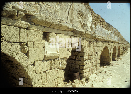 1239. Césarée, L'AQUEDUC CONSTRUIT PAR LES ROMAINS QUI A FOURNI À LA VILLE PORTUAIRE AVEC DE L'EAU DOUCE DE L'HILLS Banque D'Images