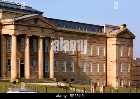 Stockport, Cheshire, Town Centre, Wellington Road South ancienne Infirmerie transformée en bureaux Banque D'Images