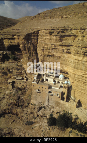 Monastère grec-orthodoxe DE ST. GEORGE CONSTRUIT DANS LE 5ÈME. C. Dans le Wadi Kelt dans le désert de Judée entre Jérusalem et Banque D'Images