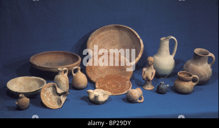 Jérusalem - PÉRIODE israélite, 900 - 800 B.C. ARTICLES MÉNAGERS ; LAMPES À HUILE, des petits bols, assiettes ET UN ASHERA (MAISON DEITI) FIGURI Banque D'Images