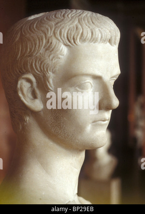 2997. Buste en marbre DE C A L I G U L A , EMPEREUR DE ROME DE 37 À 41 VOTRE ANNONCE Banque D'Images