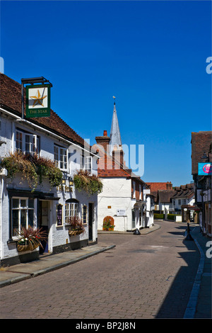 La rue de l'église Pierre et Paul Godalming Banque D'Images