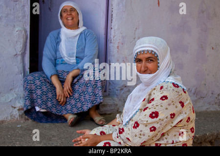 Les femmes kurdes dans la vieille ville de Diyarbakir, Turquie Banque D'Images