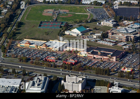 Vue aérienne au-dessus du centre commercial bondé de San Jose Silicon Valley en Californie Banque D'Images