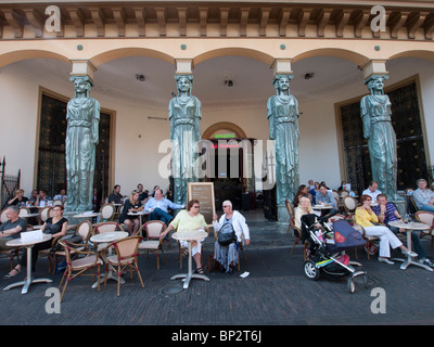 Cafés d'été en plein air dans le centre de Utrecht aux Pays-Bas Banque D'Images