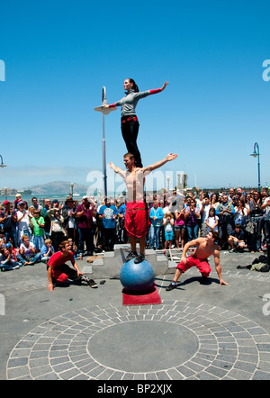 San Francisco : amuseurs publics à Fisherman's Wharf. Photo copyright Lee Foster. Photo #  casanf104165 Banque D'Images