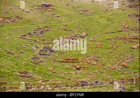 Village fantôme de Gveleti, près de la frontière russe, dans le Grand Caucase, la Géorgie. Banque D'Images