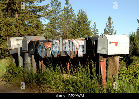 Les boîtes mail nous en région montagneuse, au-dessus de la région rurale, Oregon. Troy Banque D'Images