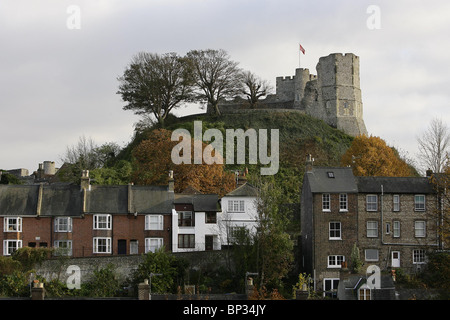 Château de Lewes est vu au-dessus des rangées de maisons de la ville de Sussex de l'Est. Photo par James Boardman. Banque D'Images