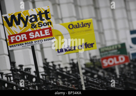 Vente propriété et de laisser à l'extérieur cartes propriétés de Hove. Photo par James Boardman. Banque D'Images