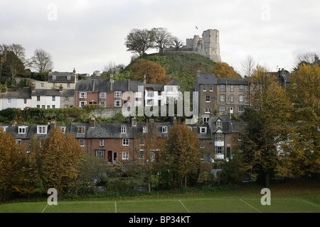 Château de Lewes est vu au-dessus des rangées de maisons de la ville de Sussex de l'Est. Photo par James Boardman. Banque D'Images