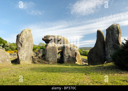 Clontygora chambré néolithique préhistorique sépulture cairn cour près de Newry, County Armagh, en Irlande du Nord, Royaume-Uni Banque D'Images