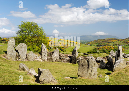 Ballymacdermot chambré néolithique préhistorique sépulture cairn cour près de Newry, County Armagh, en Irlande du Nord, Royaume-Uni Banque D'Images