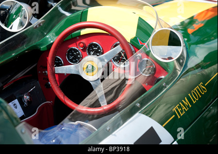 La Formule 1 Lotus 25, 2010 poste de pilotage voiture Silverstone Classic, UK Banque D'Images