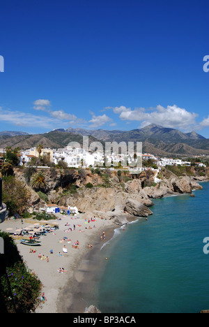 Fishermans Cove et la plage, Nerja, Costa del Sol, la province de Malaga, Andalousie, Espagne, Europe de l'Ouest. Banque D'Images