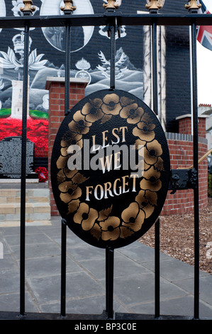 "Nous nous souviendrons' Memorial Gate murale à Sydenham East Belfast. Banque D'Images