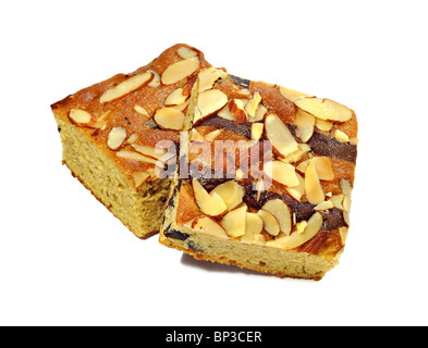 Gâteau muffin sur fond blanc, biscuit aux amandes et chocolat Banque D'Images