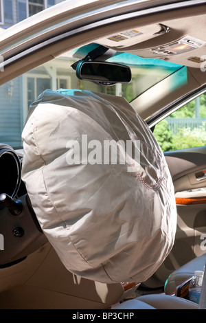 Déployés du côté conducteur airbag Voiture Banque D'Images