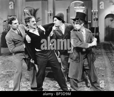 Saint Michel Marx, Groucho Marx, Chico Marx, Harpo Marx, LE DUCK SOUP, 1933 Banque D'Images