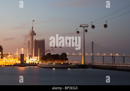 Cable Car et Tour Vasco da Gama dans Parc de l'ONU, Lisbonne Portugal Banque D'Images