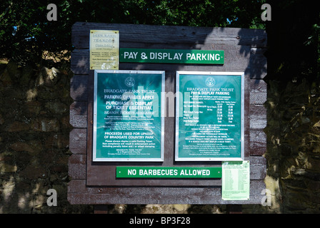 Payer et Afficher parking sign Bradgate park Leicestershire angleterre uk Banque D'Images