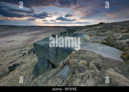 Vue sur Marsden Moor au coucher du soleil de l'Buckstones à Haigh mars près de Huddersfield West Yorkshire UK Banque D'Images