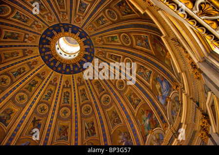Le dôme de la Basilique Saint-Pierre, Vatican Rome Italie Banque D'Images